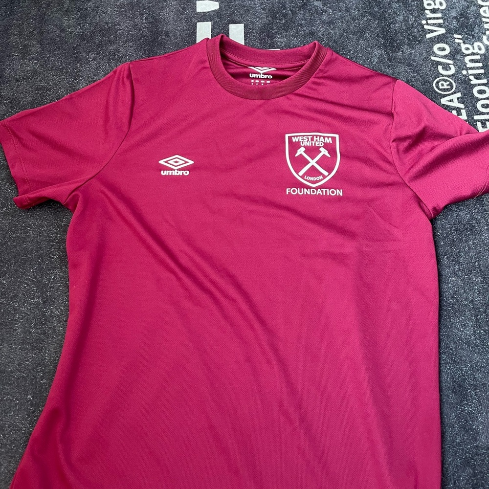 im selling a west ham trannint that is a size small